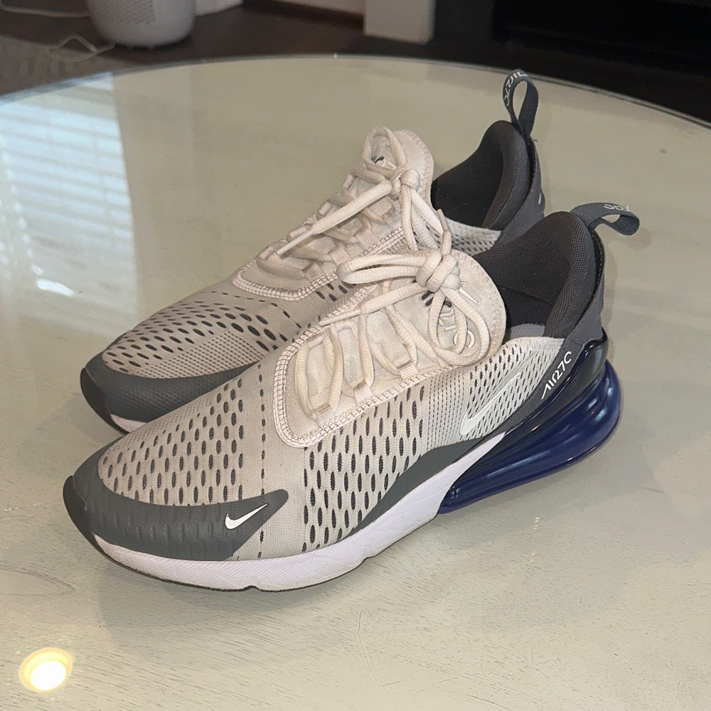 Nike Air Max 270 in Gray and Navy